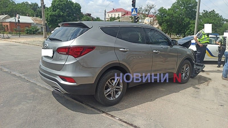 На перекрестке с неработающим светофором в Николаеве произошло ДТП: пострадала девушка На перекрестке с неработающим светофором в Николаеве произошло ДТП: пострадала девушка