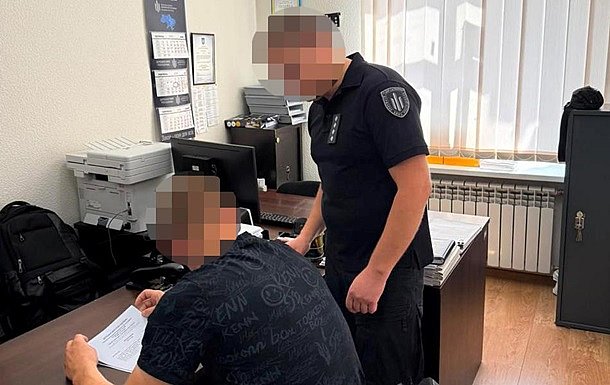 В Полтаве полицейскому сообщили о подозрении из-за избиения мужчины при доставке в ТЦК В Полтаве полицейскому сообщили о подозрении из-за избиения мужчины при доставке в ТЦК