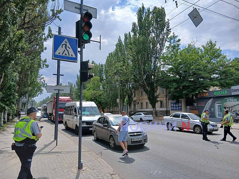 Четыре автомобиля столкнулись в Николаеве: из-за ДТП движение в центре практически остановилось Четыре автомобиля столкнулись в Николаеве: из-за ДТП движение в центре практически остановилось