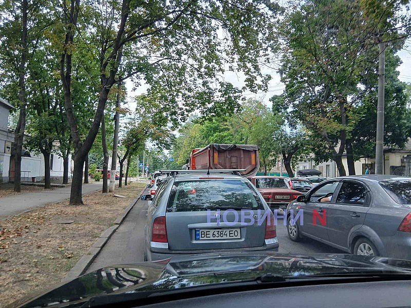 Четыре автомобиля столкнулись в Николаеве: из-за ДТП движение в центре практически остановилось Четыре автомобиля столкнулись в Николаеве: из-за ДТП движение в центре практически остановилось