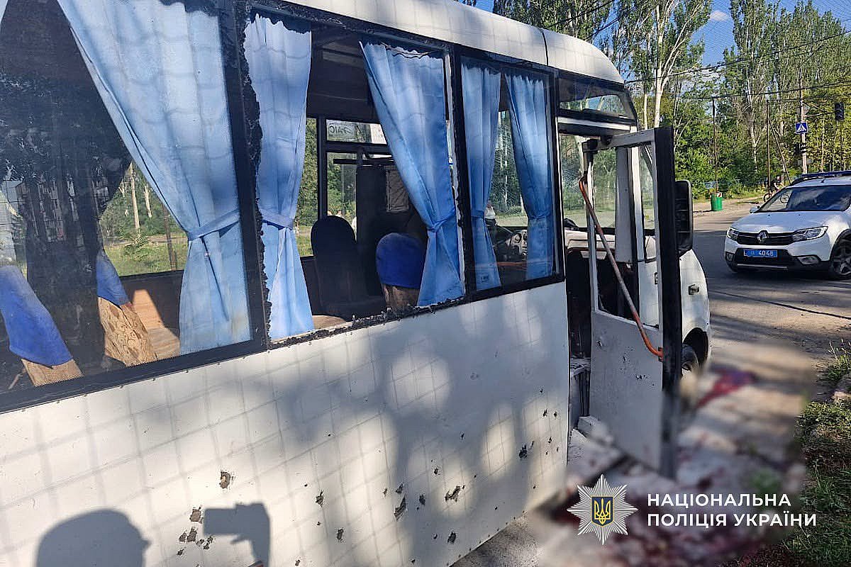 Дрон РФ атаковал автобус с сотрудниками агрофирмы, возвращавшимися с работы: есть погибший Дрон РФ атаковал автобус с сотрудниками агрофирмы, возвращавшимися с работы: есть погибший
