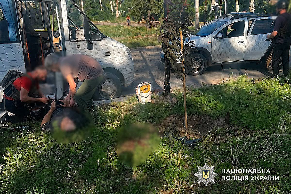 Дрон РФ атаковал автобус с сотрудниками агрофирмы, возвращавшимися с работы: есть погибший Дрон РФ атаковал автобус с сотрудниками агрофирмы, возвращавшимися с работы: есть погибший