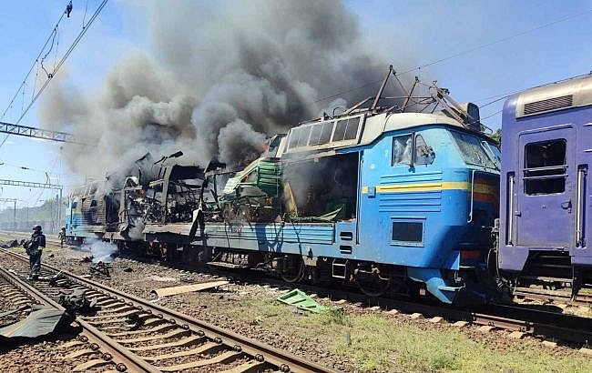 В Запорожской области российские дроны атаковали пассажирский поезд В Запорожской области российские дроны атаковали пассажирский поезд