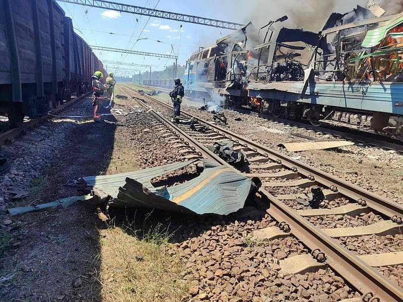 В Запорожской области российские дроны атаковали пассажирский поезд В Запорожской области российские дроны атаковали пассажирский поезд