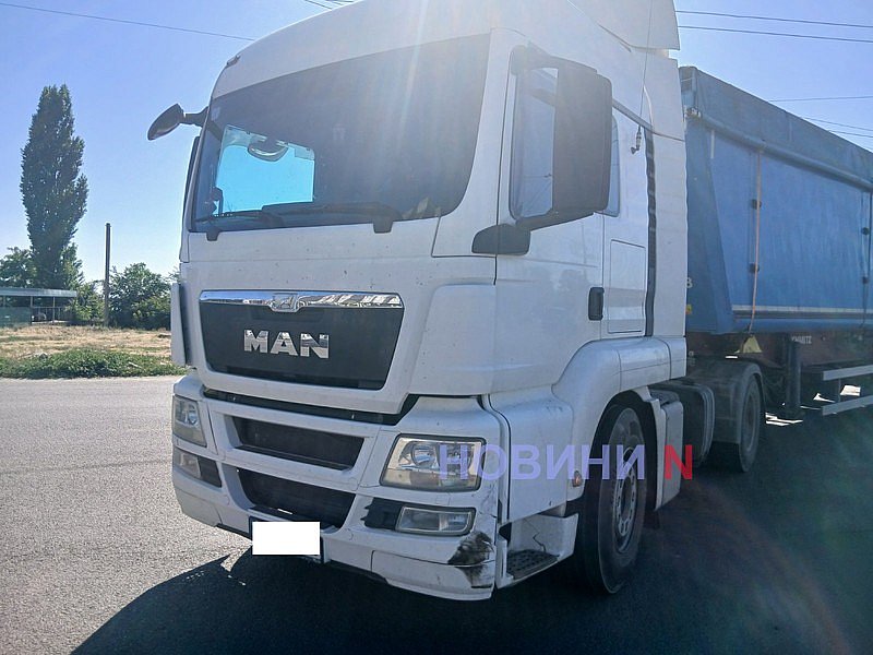 Toyota не пропустила MAN на кольце в Николаеве: движение затруднено Toyota не пропустила MAN на кольце в Николаеве: движение затруднено