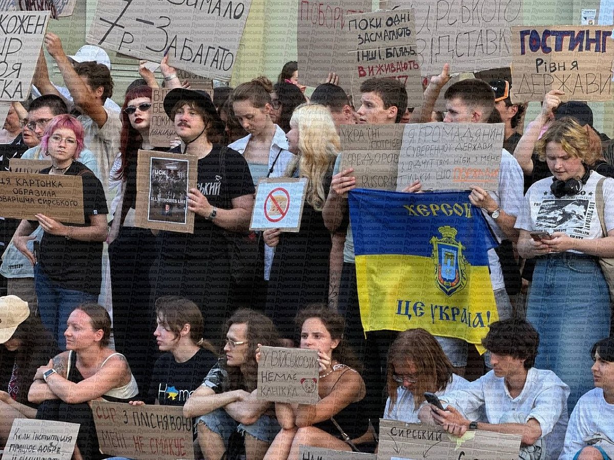 Третий день протестов: в Украине продолжаются акции, Федоров впервые прокомментировал митинги Третий день протестов: в Украине продолжаются акции, Федоров впервые прокомментировал митинги