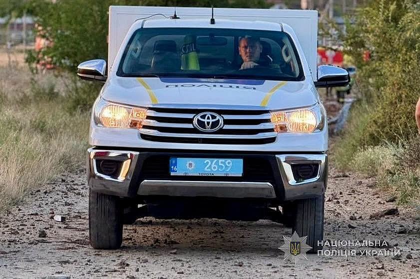 Полиция показала последствия ракетного удара по парку развлечений в Одесской области Полиция показала последствия ракетного удара по парку развлечений в Одесской области
