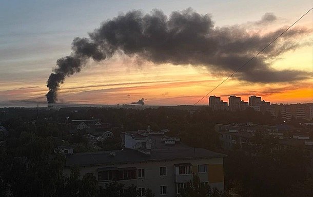 В России ночью объявляли ракетную опасность и атаку дронов на Москву В России ночью объявляли ракетную опасность и атаку дронов на Москву