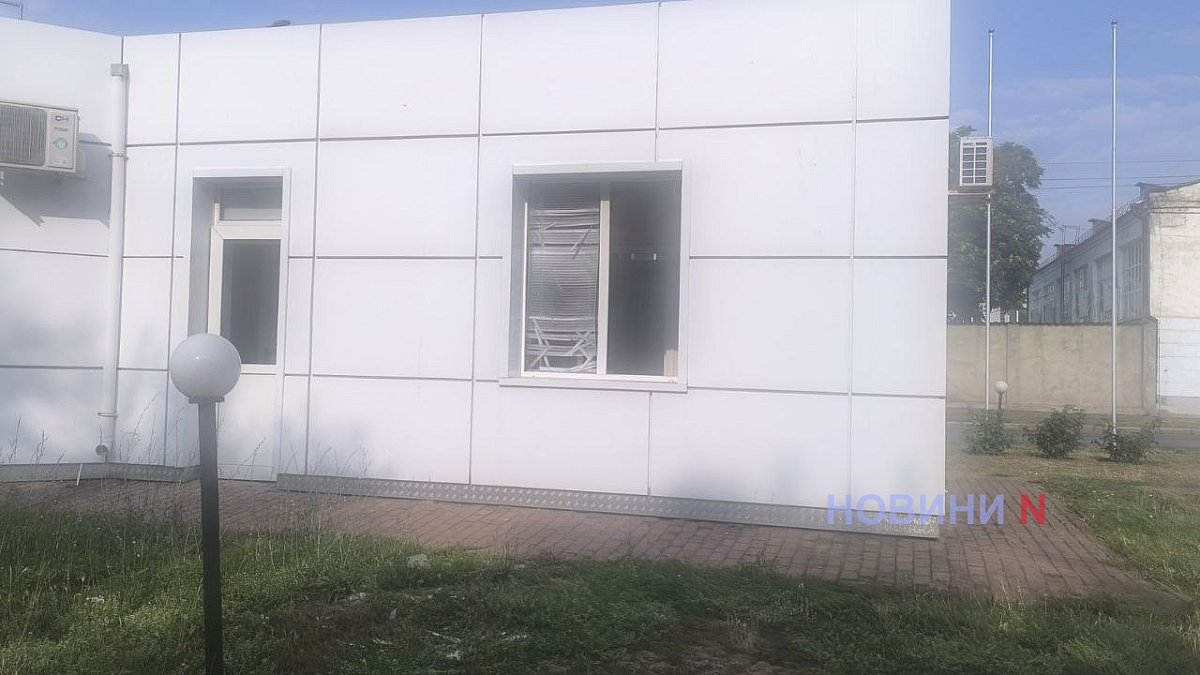 Появились первые фото последствий атаки на АЗС в Николаеве Появились первые фото последствий атаки на АЗС в Николаеве