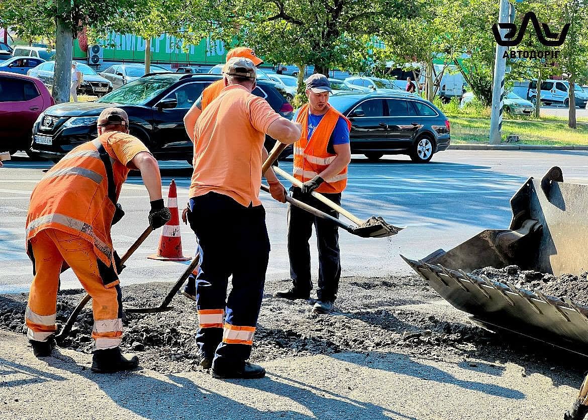 В Николаеве обустроили новый безбарьерный пешеходный переход В Николаеве обустроили новый безбарьерный пешеходный переход
