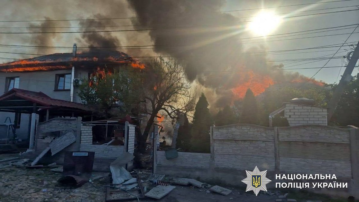 Росія завдала понад тисячу ударів по Запорізькій області за добу: загинуло троє людей, 47 поранено Росія завдала понад тисячу ударів по Запорізькій області за добу: загинуло троє людей, 47 поранено