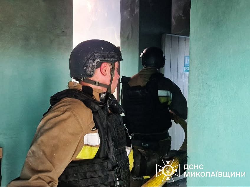 Армія РФ вдруге за день атакувала Очаків: спалахнула масштабна пожежа (відео) Армія РФ вдруге за день атакувала Очаків: спалахнула масштабна пожежа (відео)