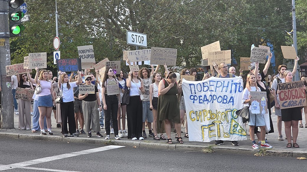 Николаевцы в пятый раз вышли на митинг против указов Зеленского Николаевцы в пятый раз вышли на митинг против указов Зеленского