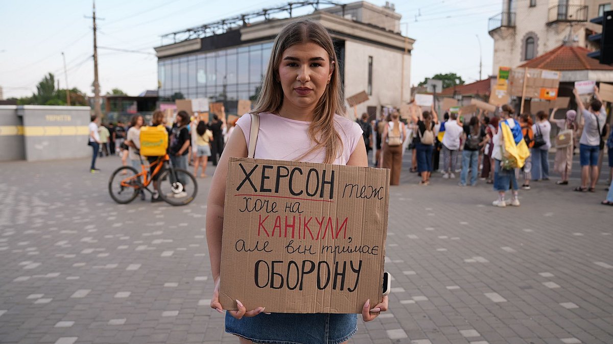 Николаевцы в пятый раз вышли на митинг против указов Зеленского Николаевцы в пятый раз вышли на митинг против указов Зеленского