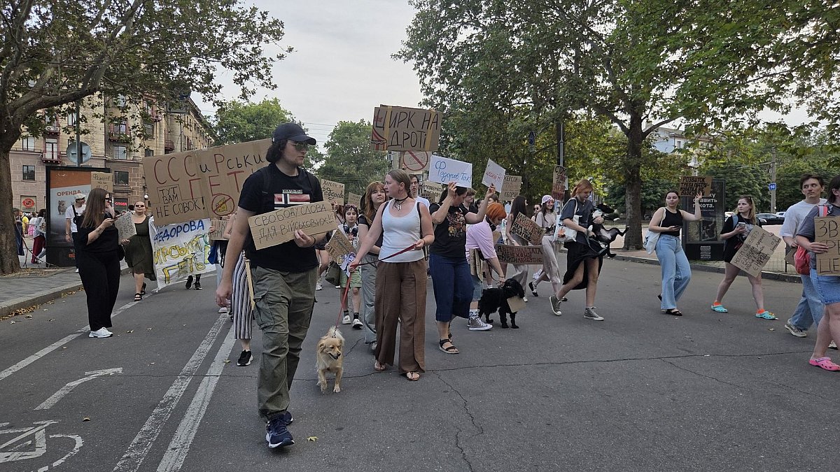 Николаевцы в пятый раз вышли на митинг против указов Зеленского Николаевцы в пятый раз вышли на митинг против указов Зеленского