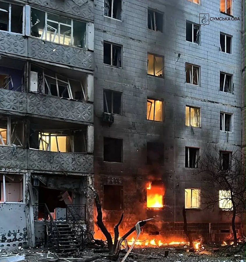 Удар по Сумам: повреждена многоэтажка, двое пострадавших Удар по Сумам: повреждена многоэтажка, двое пострадавших