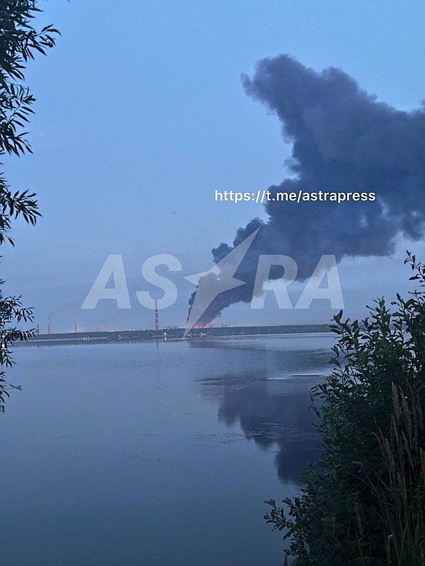 У російському Липецьку спалахнула пожежа після атаки: що горить У російському Липецьку спалахнула пожежа після атаки: що горить