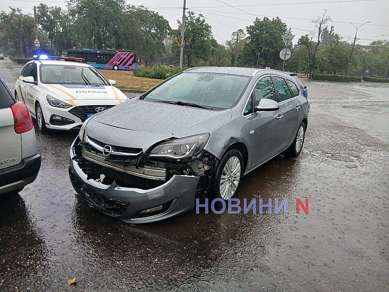 У Миколаєві через аварію заблоковано рух трамваїв У Миколаєві через аварію заблоковано рух трамваїв