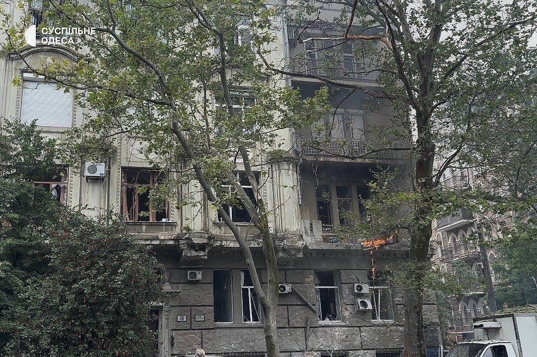 У центрі Одеси після російського удару пошкоджено житловий будинок, є поранені. ОНОВЛЕНО У центрі Одеси після російського удару пошкоджено житловий будинок, є поранені. ОНОВЛЕНО