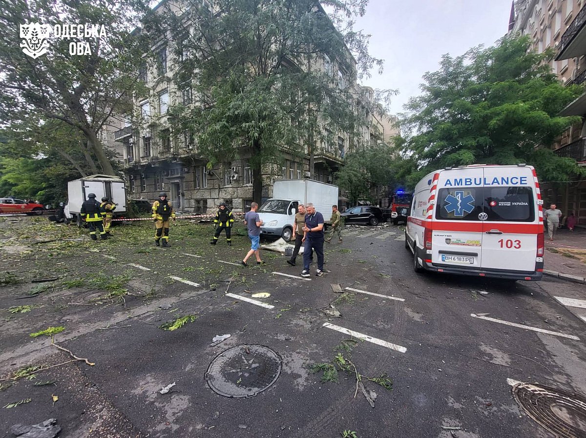 В центре Одессы после российского удара поврежден жилой дом и есть раненые. ОБНОВЛЕНО В центре Одессы после российского удара поврежден жилой дом и есть раненые. ОБНОВЛЕНО