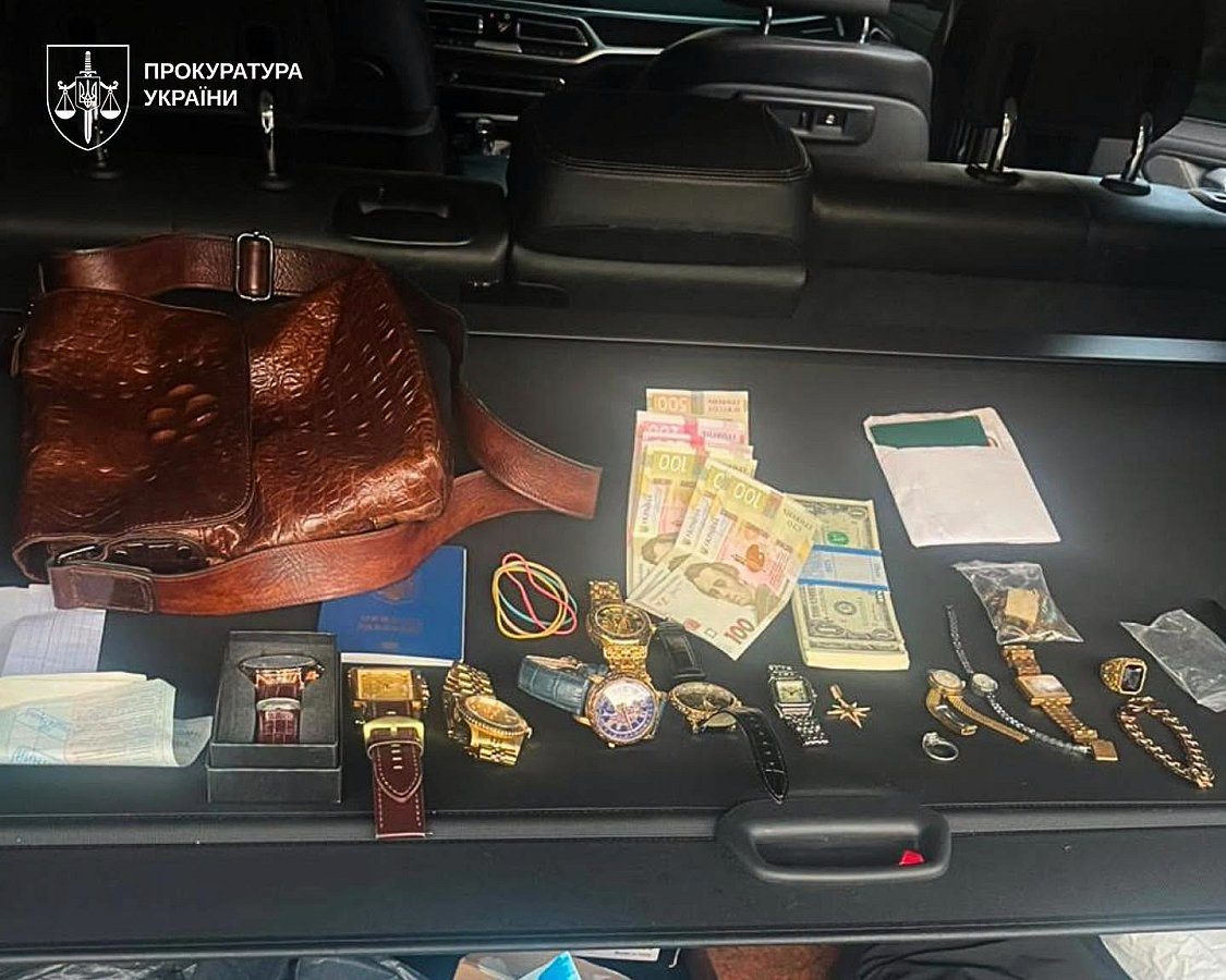 Побили волонтера, викрали гроші для ЗСУ та вимагали ще $10 тисяч: у Дніпрі затримали підозрюваних Побили волонтера, викрали гроші для ЗСУ та вимагали ще $10 тисяч: у Дніпрі затримали підозрюваних