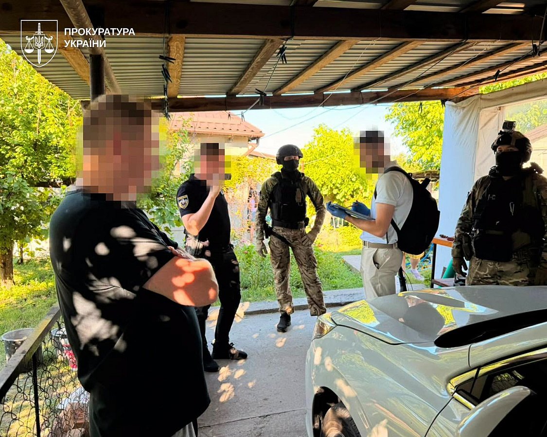 Побили волонтера, викрали гроші для ЗСУ та вимагали ще $10 тисяч: у Дніпрі затримали підозрюваних Побили волонтера, викрали гроші для ЗСУ та вимагали ще $10 тисяч: у Дніпрі затримали підозрюваних