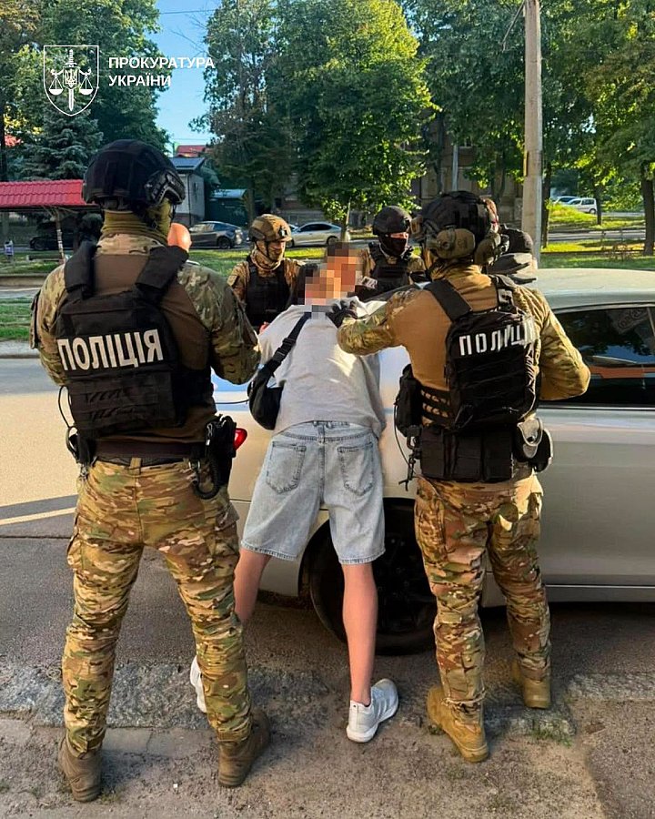 Побили волонтера, викрали гроші для ЗСУ та вимагали ще $10 тисяч: у Дніпрі затримали підозрюваних Побили волонтера, викрали гроші для ЗСУ та вимагали ще $10 тисяч: у Дніпрі затримали підозрюваних