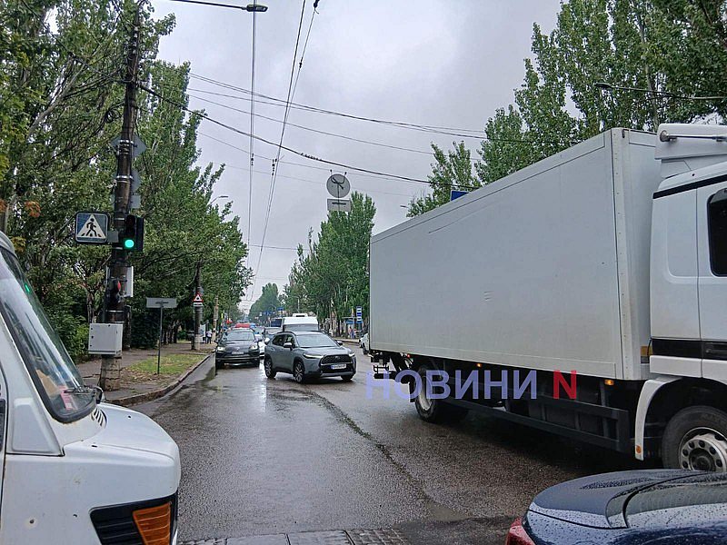 ВАЗ та Volkswagen зіткнулися в центрі Миколаєва: рух утруднений ВАЗ та Volkswagen зіткнулися в центрі Миколаєва: рух утруднений