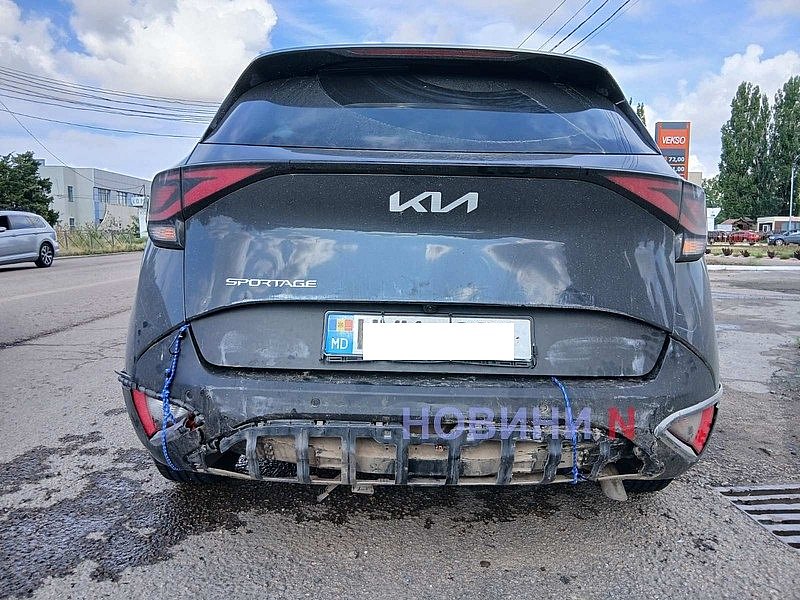 В Николаеве Citroën врезался в Kia перед светофором: возникла пробка В Николаеве Citroën врезался в Kia перед светофором: возникла пробка
