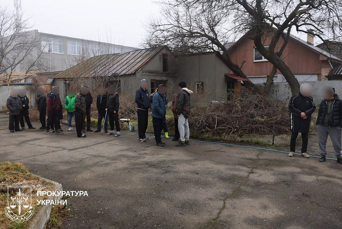 В закрытых «реабилитационных» центрах людей вместо лечения принуждали к бесплатному труду В закрытых «реабилитационных» центрах людей вместо лечения принуждали к бесплатному труду