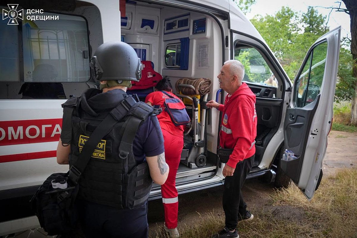 На Одещині після нічної атаки РФ виникли масштабні пожежі: є загиблий (відео) На Одещині після нічної атаки РФ виникли масштабні пожежі: є загиблий (відео)