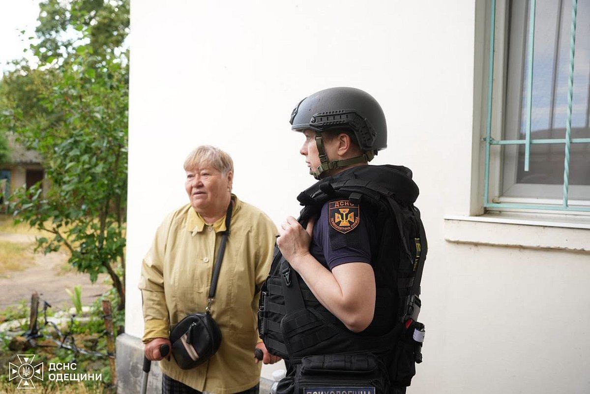 На Одещині після нічної атаки РФ виникли масштабні пожежі: є загиблий (відео) На Одещині після нічної атаки РФ виникли масштабні пожежі: є загиблий (відео)