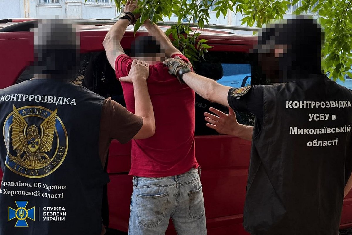 Теракт в центре Николаева: агент РФ закладывал бомбу под автомобиль военного Теракт в центре Николаева: агент РФ закладывал бомбу под автомобиль военного