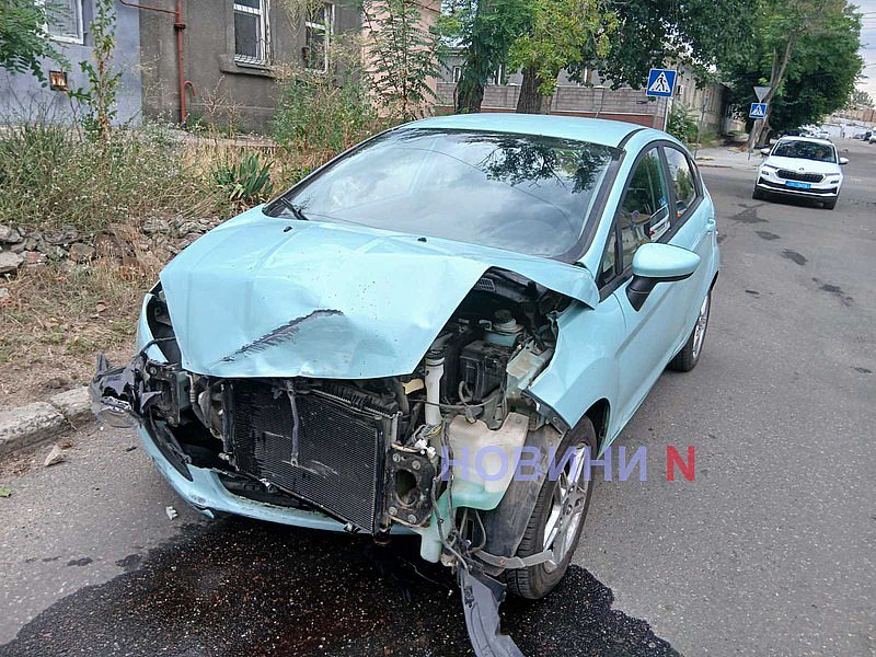 В центре Николаева столкнулись три автомобиля, движение затруднено В центре Николаева столкнулись три автомобиля, движение затруднено