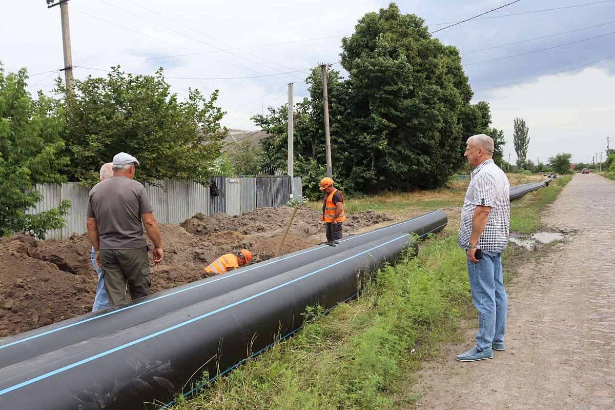 Новий водопровід для Первомайська: роботи йдуть одразу на кількох ділянках (фото) Новий водопровід для Первомайська: роботи йдуть одразу на кількох ділянках (фото)
