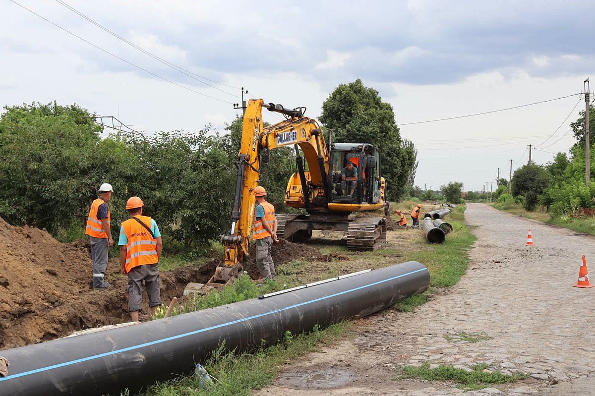 Новий водопровід для Первомайська: роботи йдуть одразу на кількох ділянках (фото) Новий водопровід для Первомайська: роботи йдуть одразу на кількох ділянках (фото)