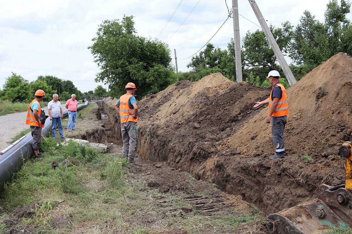 Новий водопровід для Первомайська: роботи йдуть одразу на кількох ділянках (фото) Новий водопровід для Первомайська: роботи йдуть одразу на кількох ділянках (фото)