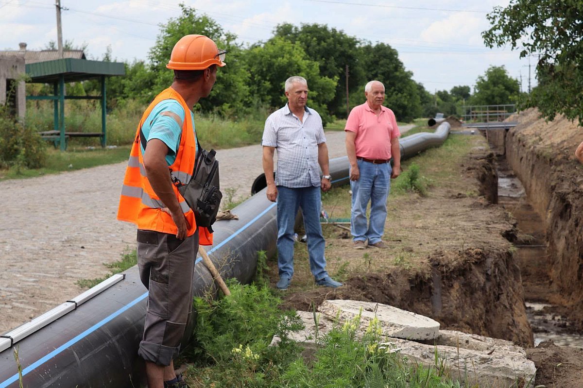Новий водопровід для Первомайська: роботи йдуть одразу на кількох ділянках (фото) Новий водопровід для Первомайська: роботи йдуть одразу на кількох ділянках (фото)