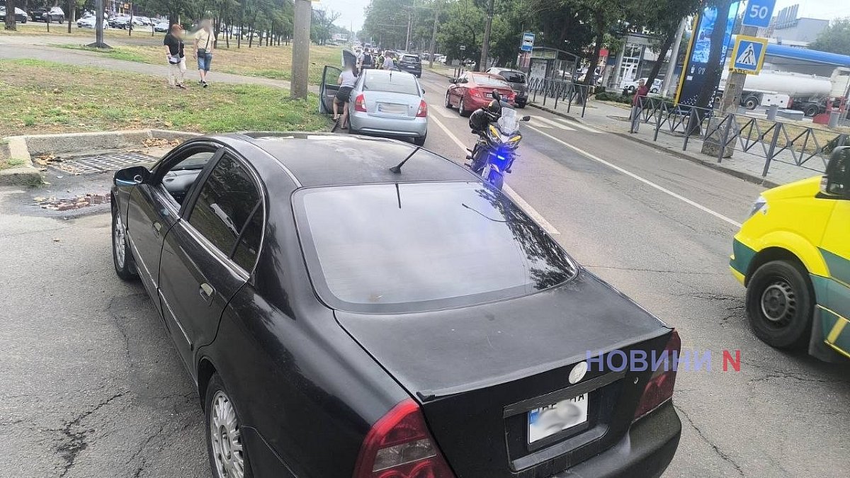 В центре Николаева столкнулись два автомобиля: пострадал четырехмесячный ребенок В центре Николаева столкнулись два автомобиля: пострадал четырехмесячный ребенок