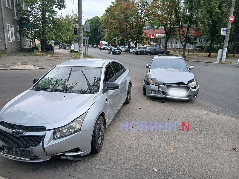«Шевроле» и «Субару» столкнулись на перекрестке в Николаеве «Шевроле» и «Субару» столкнулись на перекрестке в Николаеве