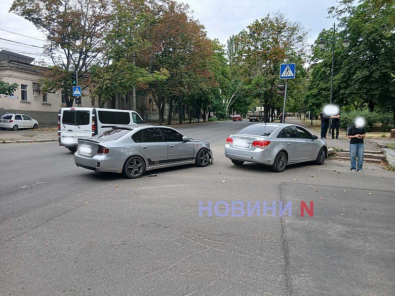 «Шевроле» и «Субару» столкнулись на перекрестке в Николаеве «Шевроле» и «Субару» столкнулись на перекрестке в Николаеве