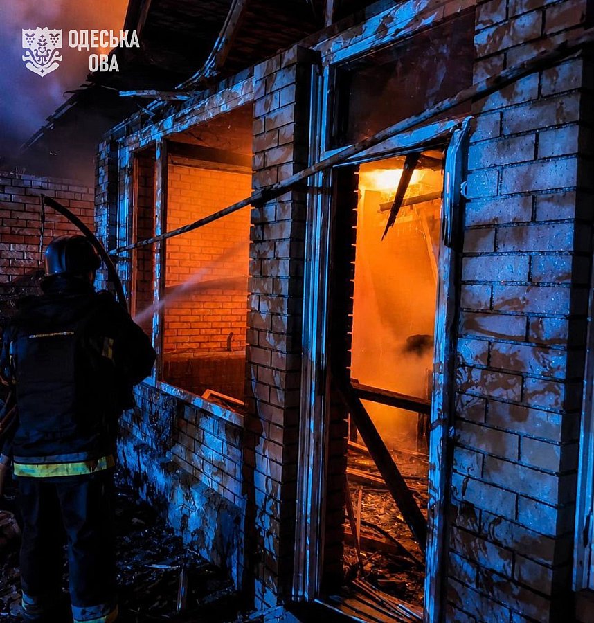 Ночная атака на Одесскую область: пострадали женщина и 4-летний ребенок, повреждены жилые дома (фото) Ночная атака на Одесскую область: пострадали женщина и 4-летний ребенок, повреждены жилые дома (фото)