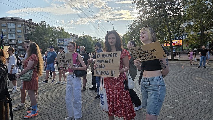 В Николаеве девятый день подряд митингуют против указов Зеленского В Николаеве девятый день подряд митингуют против указов Зеленского