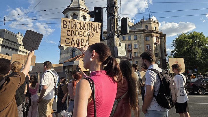В Николаеве девятый день подряд митингуют против указов Зеленского В Николаеве девятый день подряд митингуют против указов Зеленского