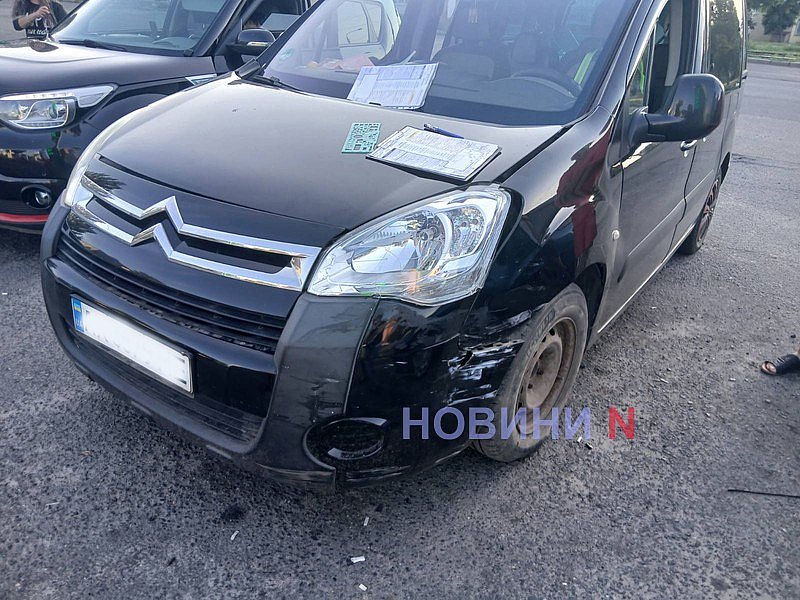 Возле заправки в Николаеве столкнулись Citroën и Skoda Возле заправки в Николаеве столкнулись Citroën и Skoda