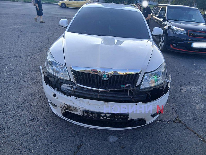 Возле заправки в Николаеве столкнулись Citroën и Skoda Возле заправки в Николаеве столкнулись Citroën и Skoda