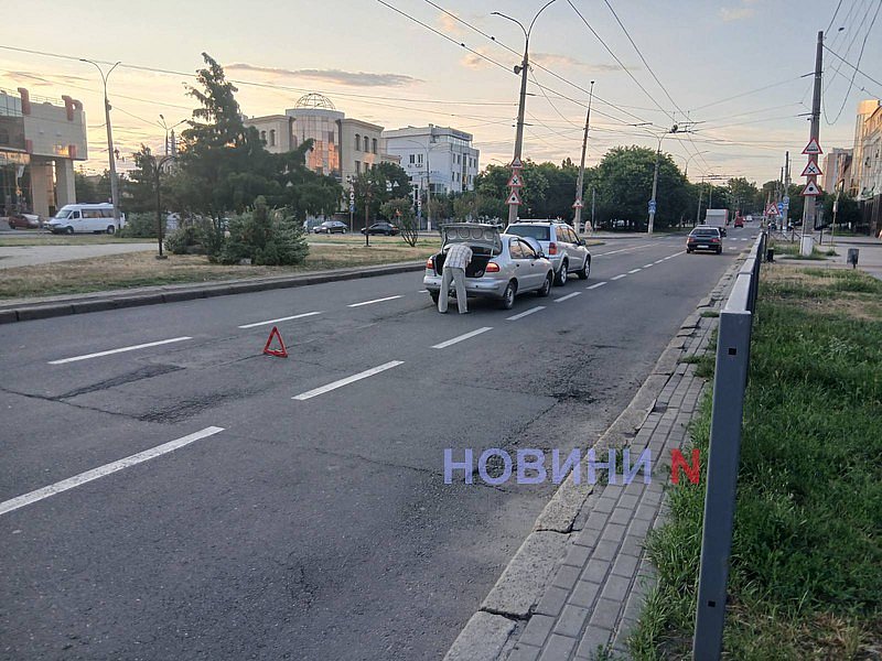 Возле собора в Николаеве столкнулись Toyota и Daewoo Lanos Возле собора в Николаеве столкнулись Toyota и Daewoo Lanos