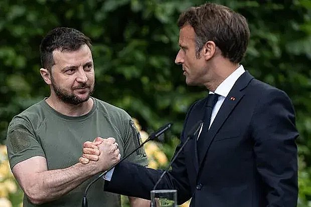 Зеленський відповів, чи вживав він з Макроном кокаїн Зеленський відповів, чи вживав він з Макроном кокаїн
