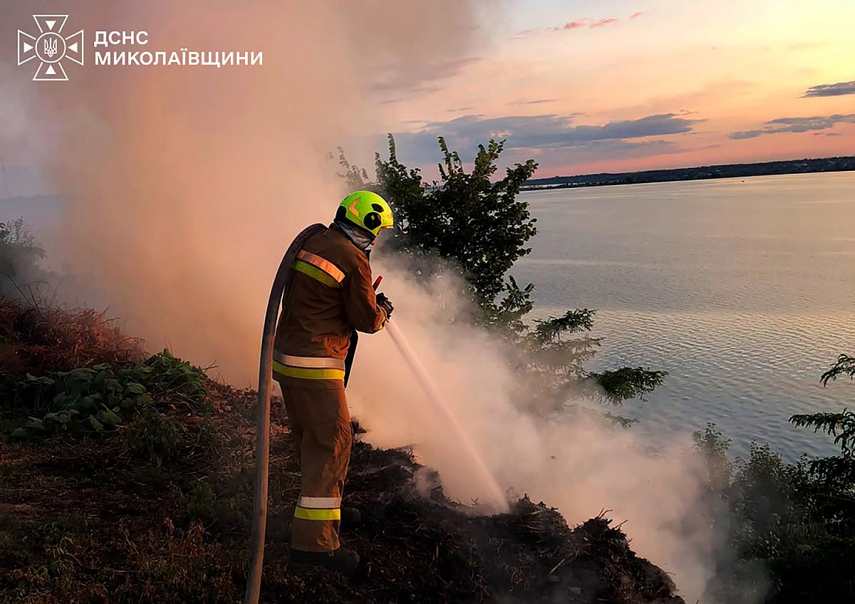 В Николаевской области за сутки ликвидировали 10 пожаров В Николаевской области за сутки ликвидировали 10 пожаров