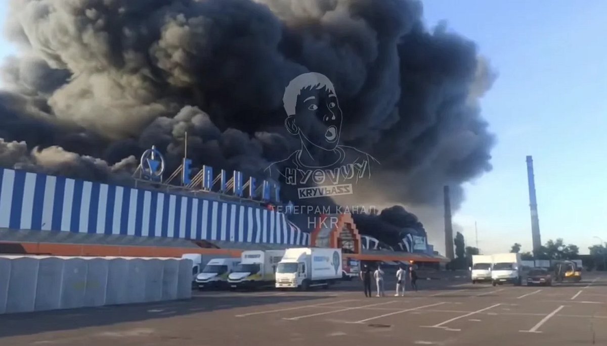 У Кривому Розі атаковано «Епіцентр»: виникла масштабна пожежа (фото, відео) У Кривому Розі атаковано «Епіцентр»: виникла масштабна пожежа (фото, відео)